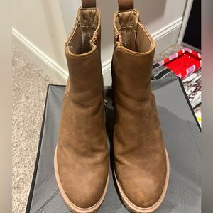 Dolce vita Chelsea boots 
Brown used a few times
Size 8.5